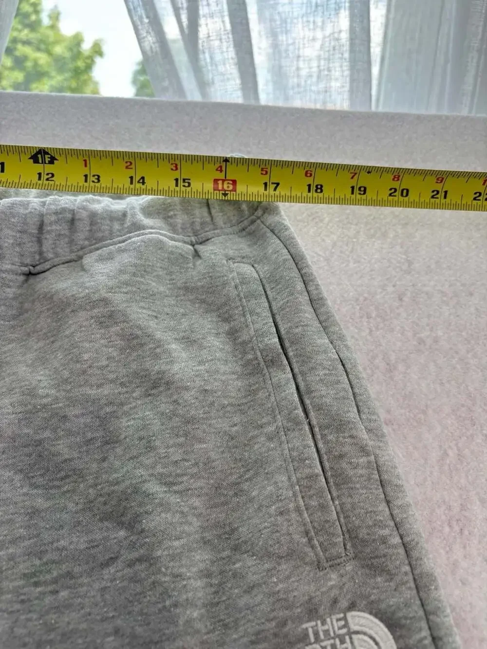 The North Face Women's Circular Design Fleece Jogger Sweatpants Gray Large